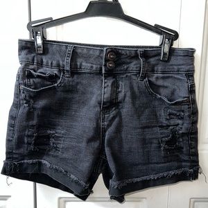 Vanilla Star Mid Rise Midi Jean Shorts, size 3